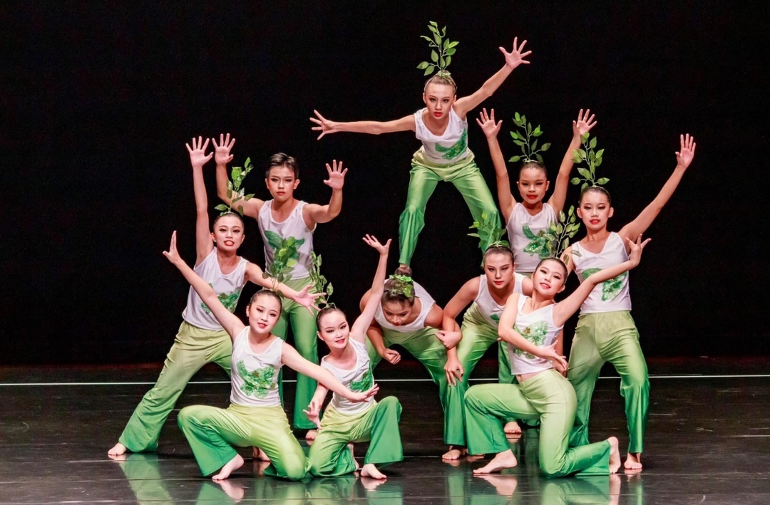 舞蹈舞台展青春